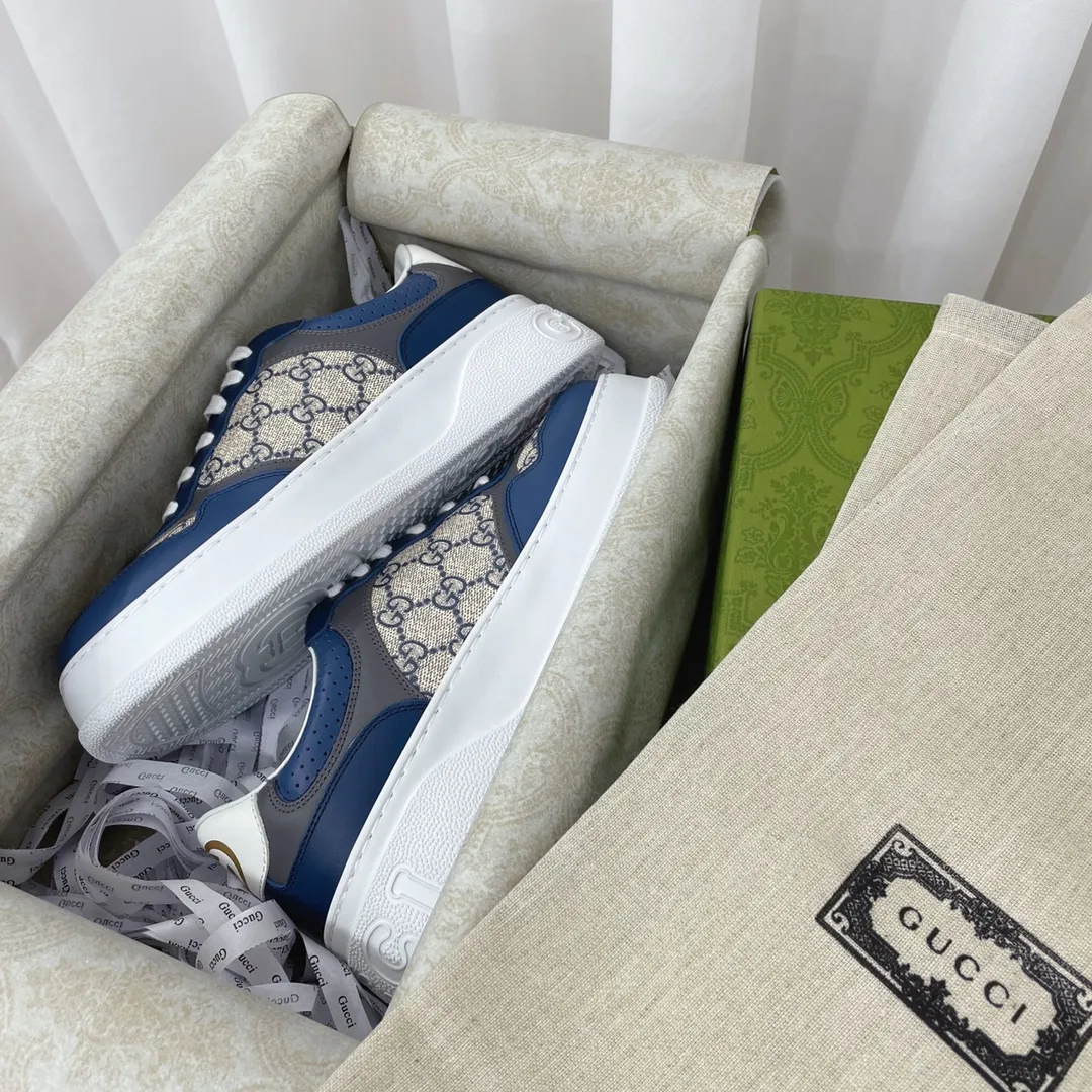 👟👟Ex-factory price 480👟👟Gucci~~New upgraded version, original original color @GG couple's thick-soled shoes...biscuit shoes...white shoes...sneakers...flat shoes...catwalk style: celebrities, Internet celebrities, Xiaohongshu, etc. will definitely plant grass and call❤ Original customized cowhide fabric (classic old floral fabric, perforation, embossing process), the original bottom has a large Gucci Logo, and there is a GG on the heel Logo, 5cm thick sole, classic Gucci webbing... Regular size 35-44